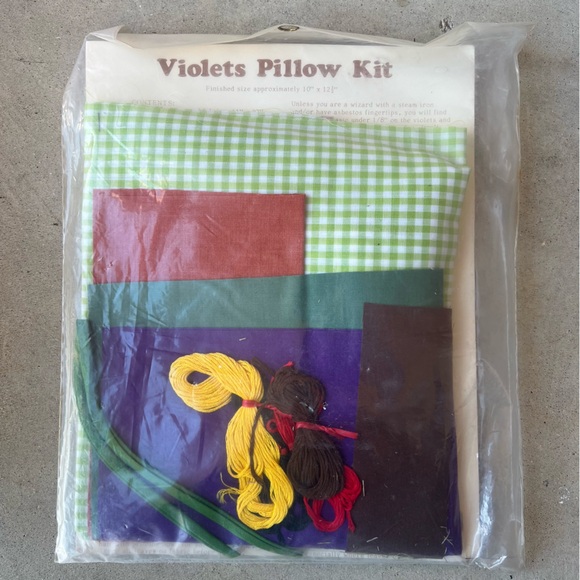 Vintage Needlepoint Kits & Pillow Kit Lot of 3 - Picture 4 of 8